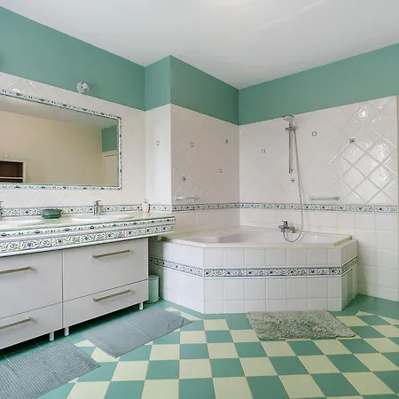 Avec Piscine La Petite Gironde بيت للعطل Porcheres